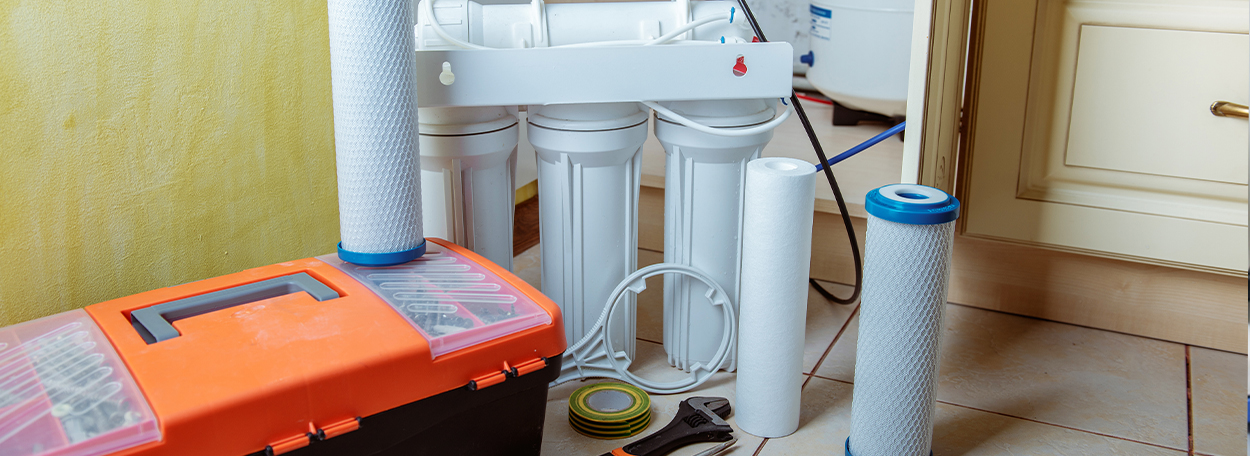 installing water filter